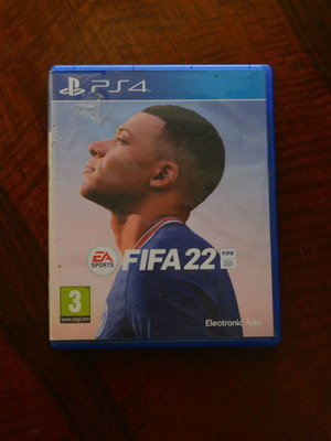 FIFA 22 PS4 used, case in poor condition