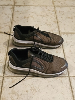 Men's athletic shoes, black and gold, size 45