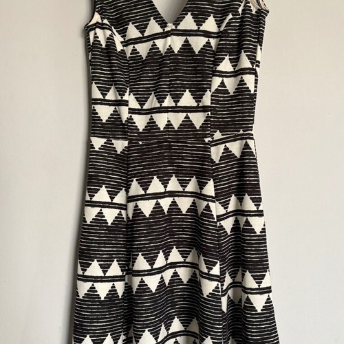 Mini dress H&M with geometric patterns XS like new