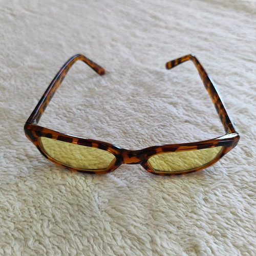Vintage sunglasses like new with tiger frame and yellow lenses