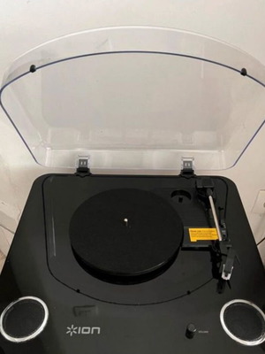 ION LP Black πικάπ μεταχειρισμένο με στερεοφωνικά ηχεία