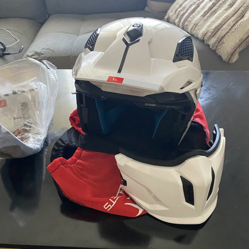 MT Streetfighter S helmet new with removable chin guard
