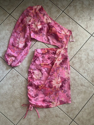 Dress one size, like new, with cups
