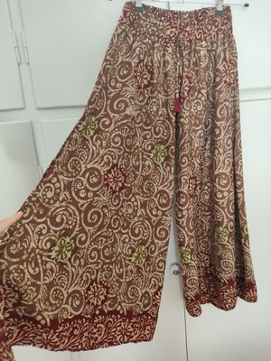 Pantelona colorful, size medium, like new