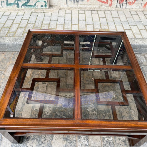 Saridis coffee table like new, size 1x1 and height 40cm