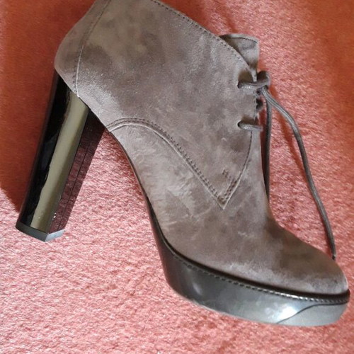 Hogan shoes grey suede like new, size 37