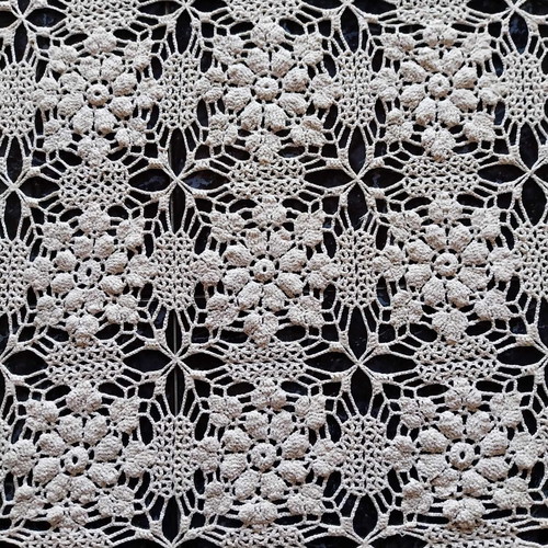 Crocheted tablecloth like new, rectangular 175x140 cm, handmade