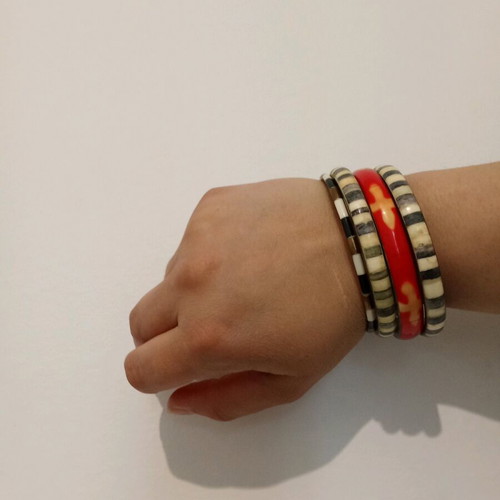 Set of 4 bracelets like new, brown and red