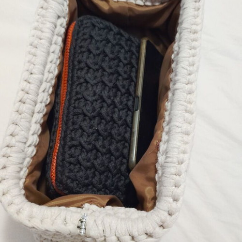 Handmade bag with frame beige, made of mako yarn