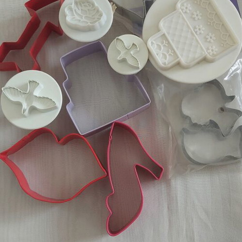 Wedding and Love Cookie Cutters Set like new, 10 pieces, metal and plunger