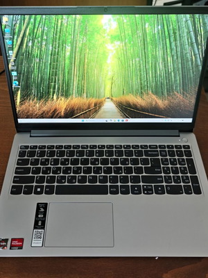Laptop Lenovo IdeaPad 1 Ryzen 5 σαν καινούργιο με 16GB RAM και 500GB SSD