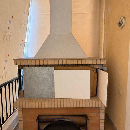 Built-in BBQ grill with chimney