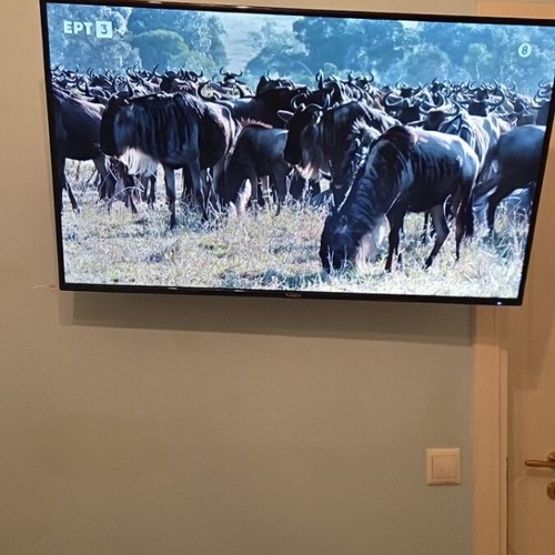 TurboX 40-inch TV 2022 model, like new, non-smart