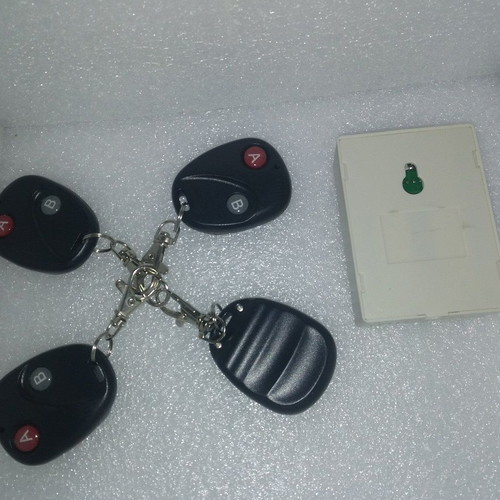 Wireless Remote Control Receiver 433MHz 12V with 4 Remotes like new