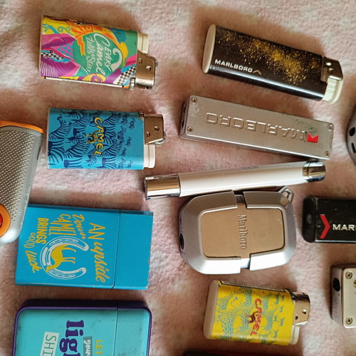 Lighters used, 30 collectible pieces with wear due to age