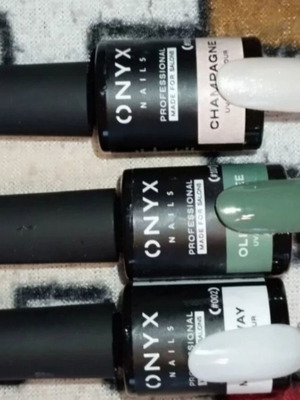 Onyx semi-permanent nail polish set like new