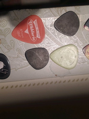 Used guitar picks for string instruments