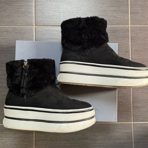 Hogan boots used, black size 39, suede with fur