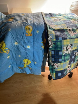 Single quilt and blanket used, children's set