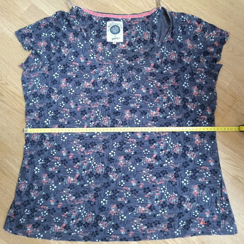 Mantaray cotton top blue like new with large neckline size 18