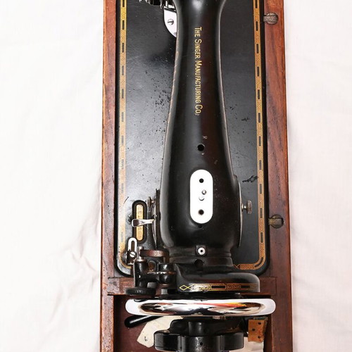 Singer sewing machine from 1960s used with wooden case