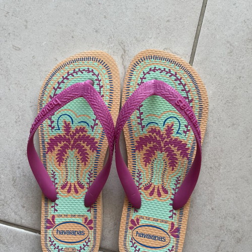 Havaianas flip flops size 38 like new, tropical colorful