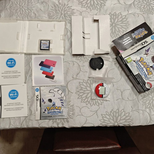 Pokémon HeartGold & SoulSilver голям комплект CIB с Pokéwalkers Nintendo DS като нов