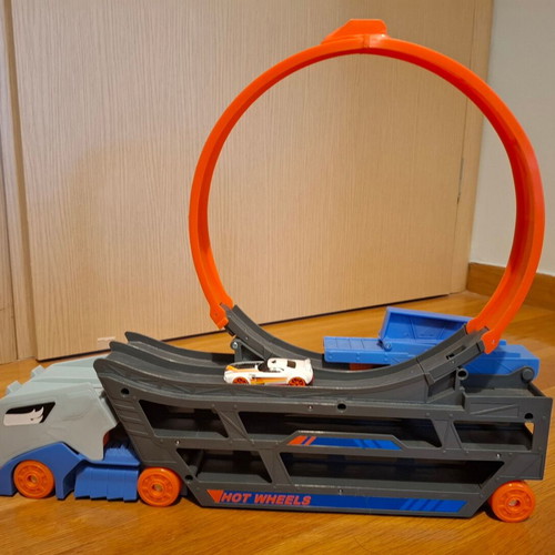 Hot Wheels Stunt N' Go Track - Carrier like new