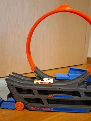 Hot Wheels Stunt N' Go Track - Carrier like new