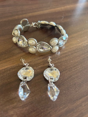 Σετ βραχιόλι και σκουλαρίκια από ατσάλι σαν καινούργιο, ασημί