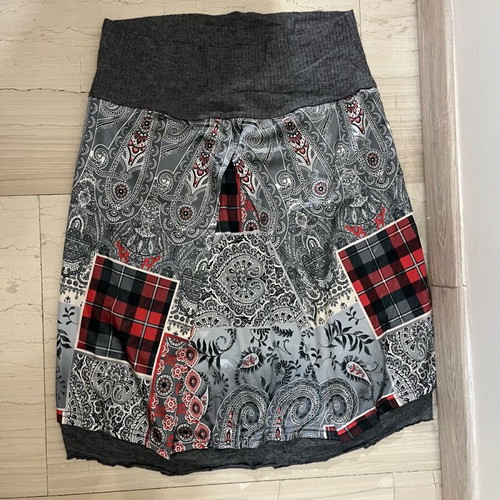 Vintage satin Italian skirt with pattern gray like new