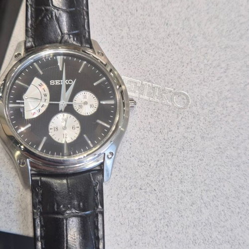 Seiko men's wristwatch new with leather strap and battery