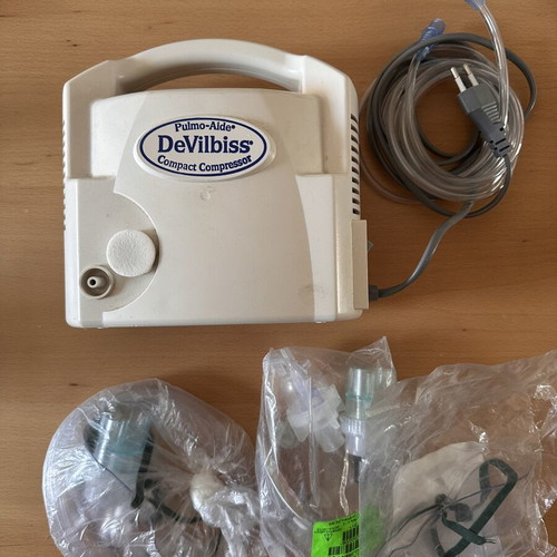 Devilbiss nebulizer with accessories, like new