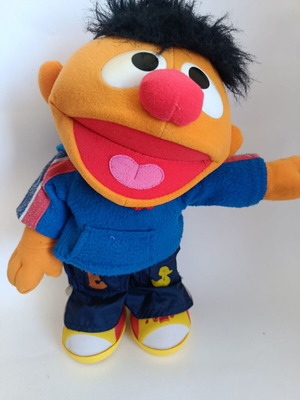 Ernie Superstar Sesame Street Fisher-Price Mattel doll used, sings and dances, 40 cm