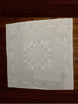 Embroidered square like new, dimensions 83x83