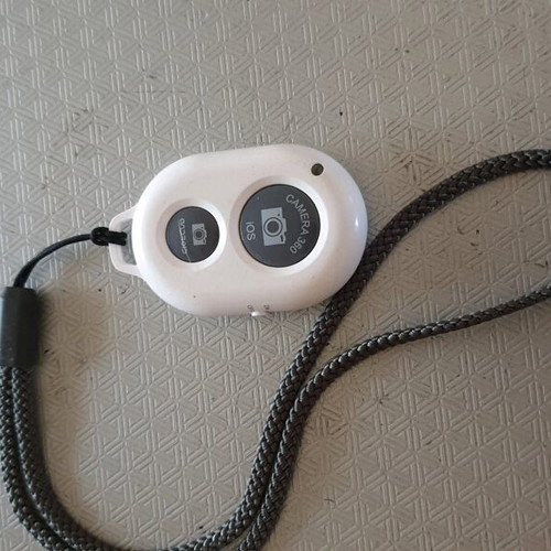 Wireless Bluetooth Camera Shutter Remote Like New