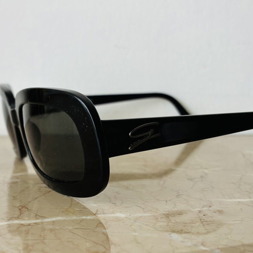 Genny vintage black sunglasses