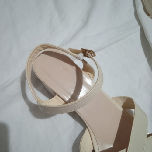 Leather sandals new, beige, size 39