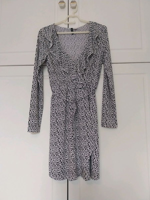 H&M Mini Dress like new, elastic, tight fit, with neckline opening