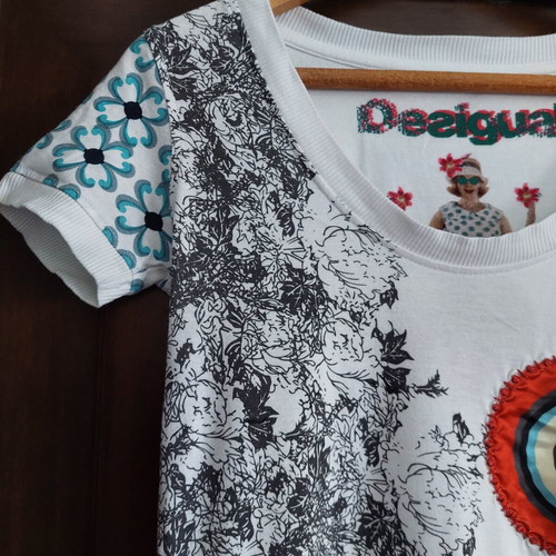 Desigual short-sleeve top small white embroidered design like new