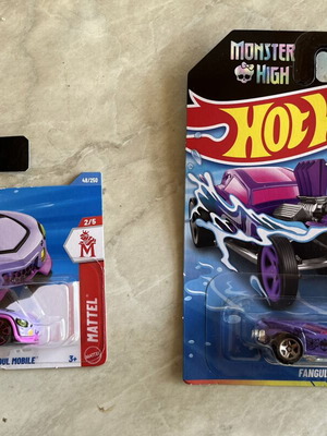 Hot Wheels Monster High Ghoul Mobile and Fangula Color Shifters set new