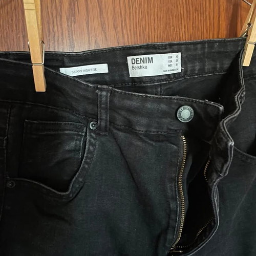 Bershka black high-waisted skinny elastic jeans size 40 used