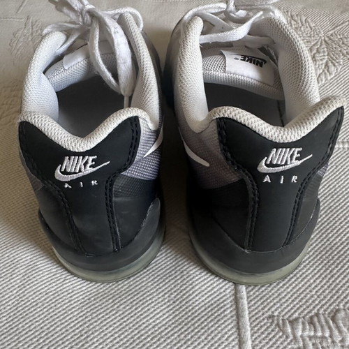 Nike athletic shoes used, size 40, black and white