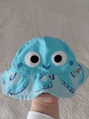 Zoocchini UV hat used 6-12 months