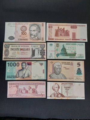 Uncirculated banknotes pack of 8 from various countries