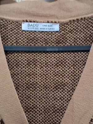 Knitted cardigan like new, one size, beige