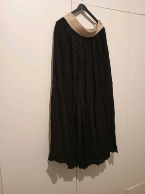 Moutaki medium maxi φούστα 100% βισκοζη σαν καινούργιο με μικρό ελαττώμα στο λάστιχο, μαύρο και μπεζ