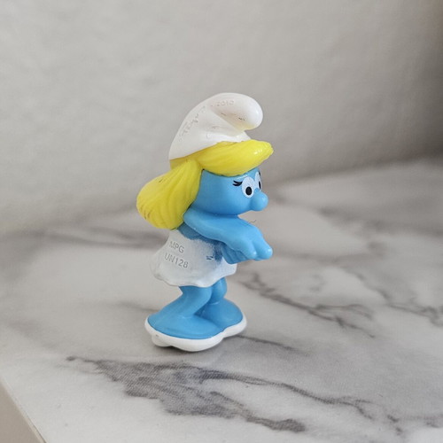 Smurfette collectible figure Kinder 2010 like new