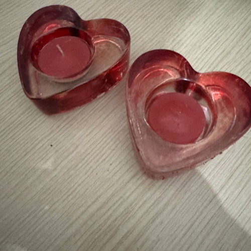 Red heart-shaped tealight holders like new, set of 2