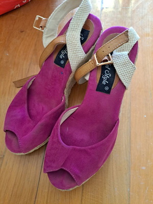 Suede platform shoes used fuchsia purple with fabric and leather straps